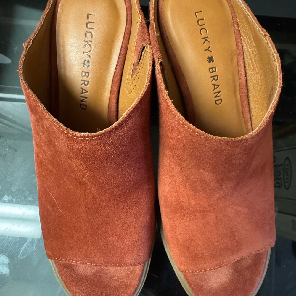 Lucky Brand Rust Color Mules with Pointed Toe and Stacked Heel, lug sole. - Picture 2 of 7